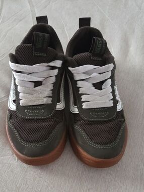 Vans Kids Low-Top Sneakers in Olive Green and White with Gum Sole